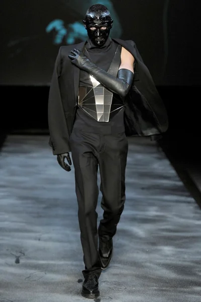 Look 3